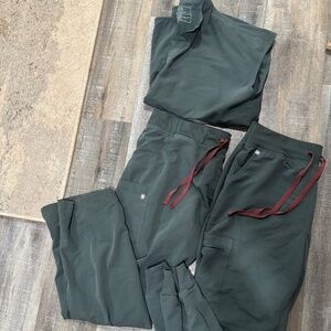 FIGS Bondai Rafaela Top cargo scrub pants